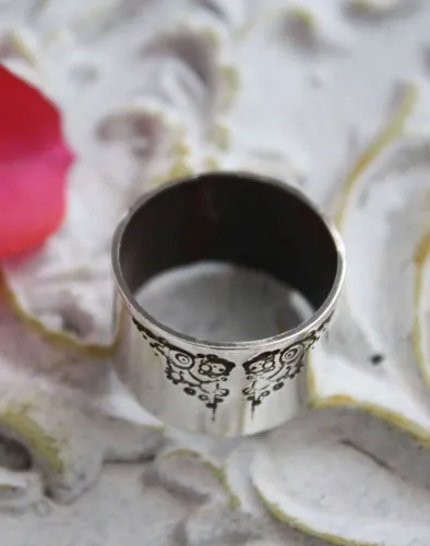 Ucronía, anillo steampunk retrofuturista en plata