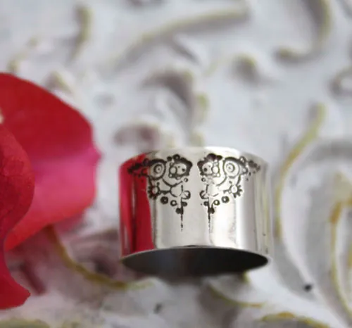 Ucronía, anillo steampunk retrofuturista en plata