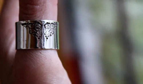 Ucronía, anillo steampunk retrofuturista en plata