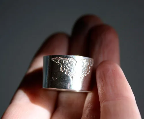 Ucronía, anillo steampunk retrofuturista en plata