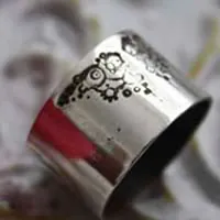 Ucronía, anillo steampunk retrofuturista en plata