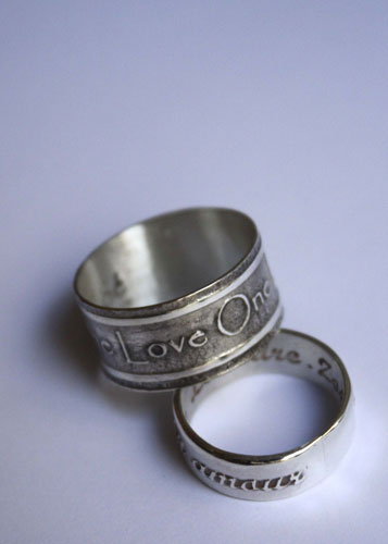 Una vida, anillo declaración inspirado en One de U2 en plata