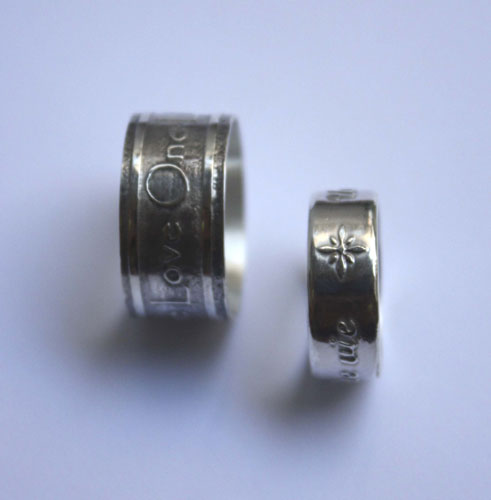 Una vida, anillo declaración inspirado en One de U2 en plata