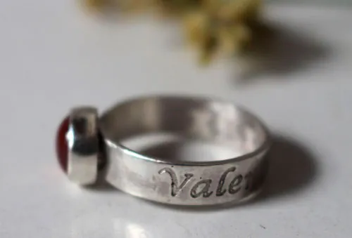 Valentina, anillo piedra de nacimiento en plata y turmalina rosa