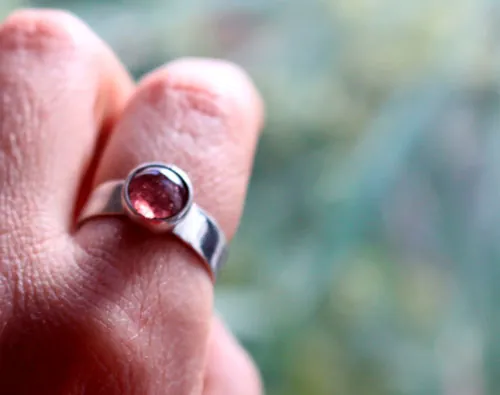 Valentina, anillo piedra de nacimiento en plata y turmalina rosa