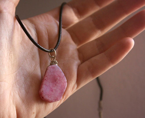 Vena de dragón, collar de escamas en plata, ágata vena de dragón y cordón de cuero