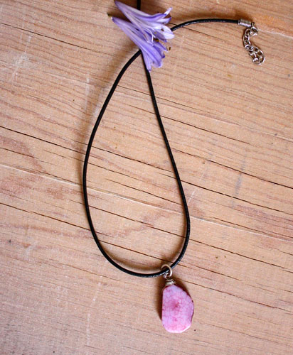 Vena de dragón, collar de escamas en plata, ágata vena de dragón y cordón de cuero