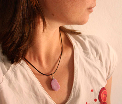 Vena de dragón, collar de escamas en plata, ágata vena de dragón y cordón de cuero