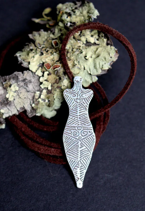 Venus Cucuteni, collar diosa madre neolítica en plata