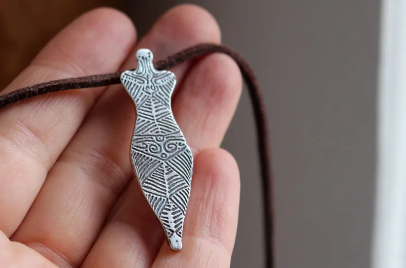 Venus Cucuteni, collar diosa madre neolítica en plata