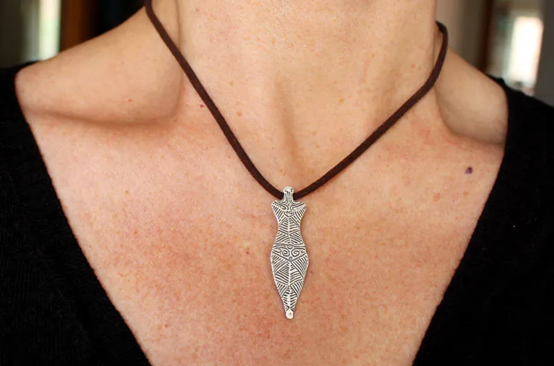 Venus Cucuteni, collar diosa madre neolítica en plata
