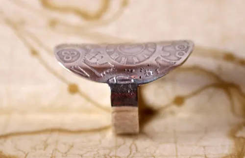 Viaje en el tiempo, anillo engranaje de reloj steampunk en plata