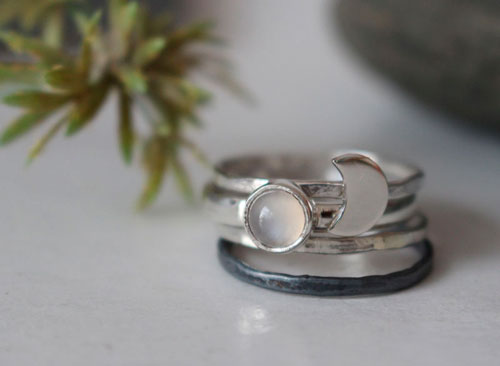 Viaje hacia la luna, anillo apilable en plata y piedra de luna