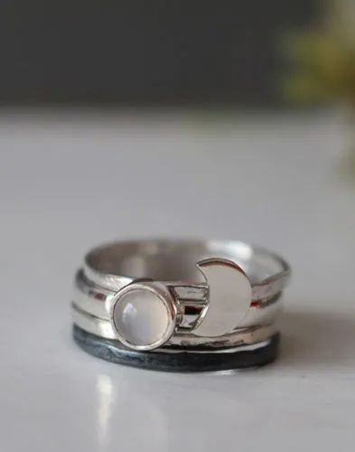 Viaje hacia la luna, anillo apilable en plata y piedra de luna