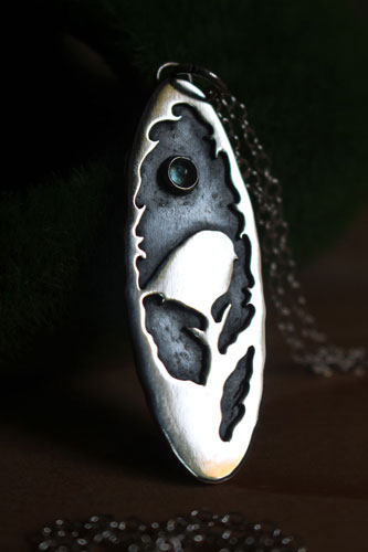 Voy a desplegar mis alas, collar ave y rama en plata y zircón azul