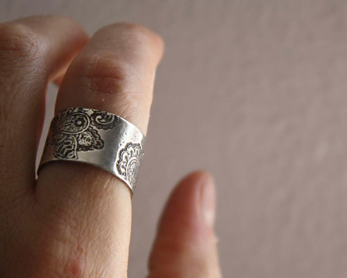 Winter jasmine, Indian cashmere flower ring in silver