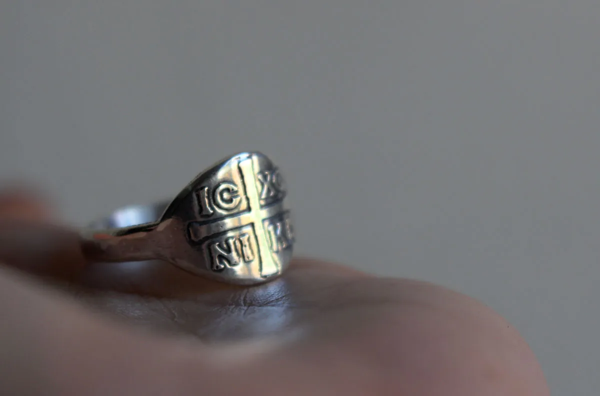 XC IC NIKA, anillo cristiano en plata