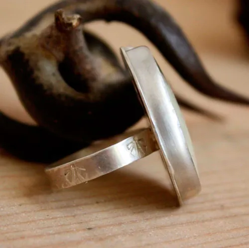 Yanagi, anillo mar meditativo en plata y jaspe Willow Creek